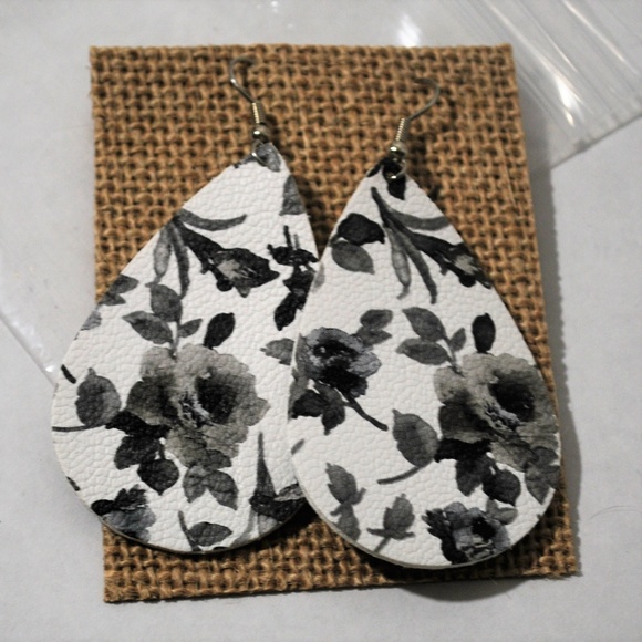 Grey Flower Leatherette Earrings - Picture 3 of 3